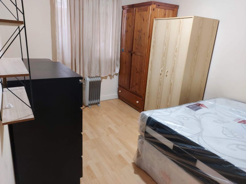Room Perth Road in Greater London