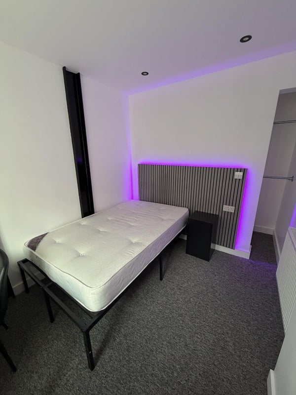 Room Edward Street in Charnwood