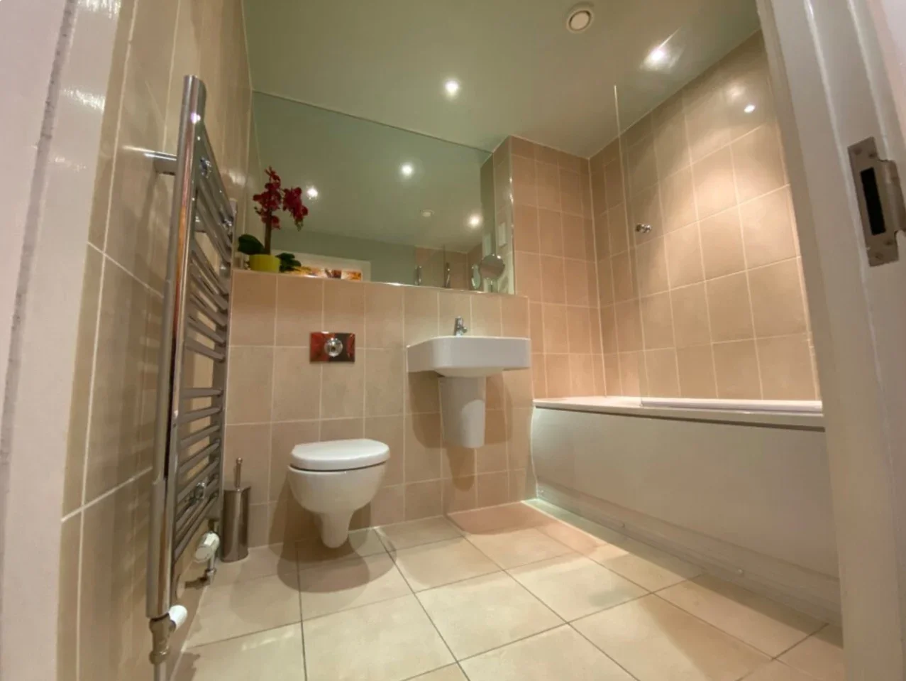 Flat Conewood Street in Greater London