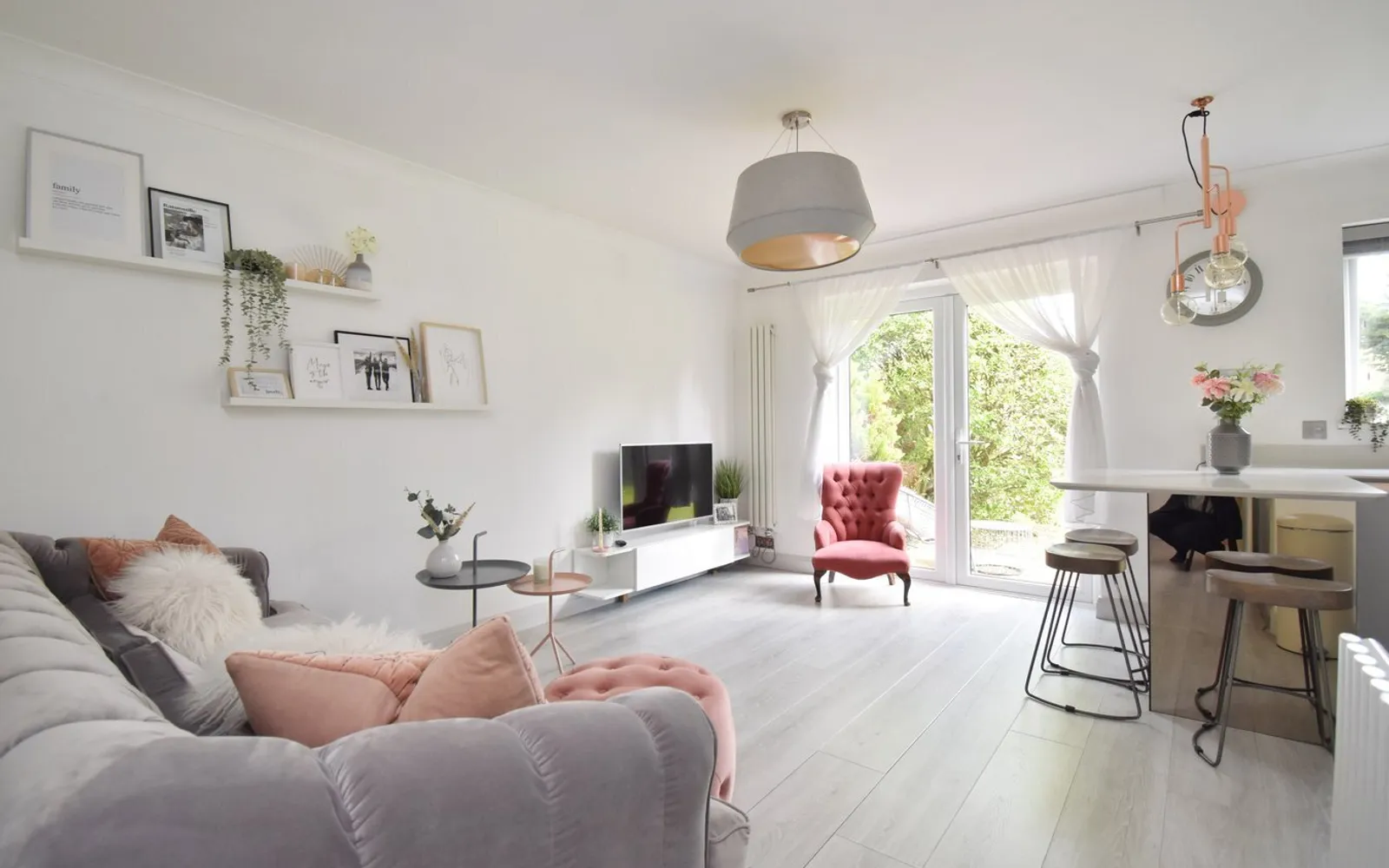 Flat Cottimore Lane in Elmbridge