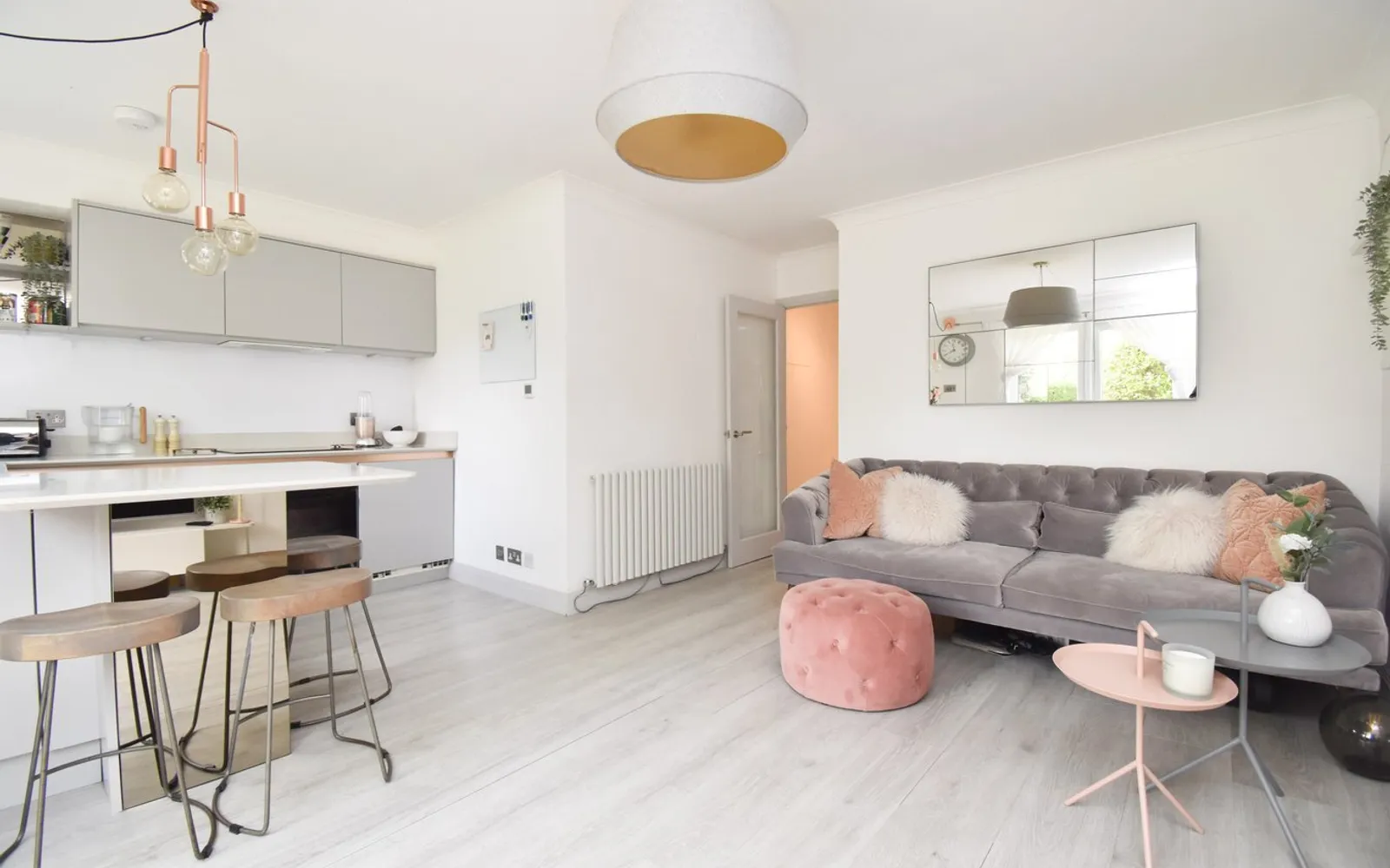 Flat Cottimore Lane in Elmbridge