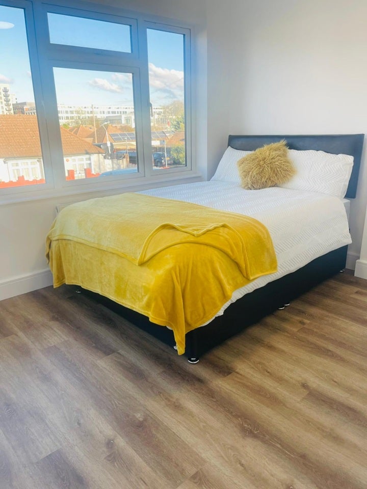 Room Hyde Way in Greater London