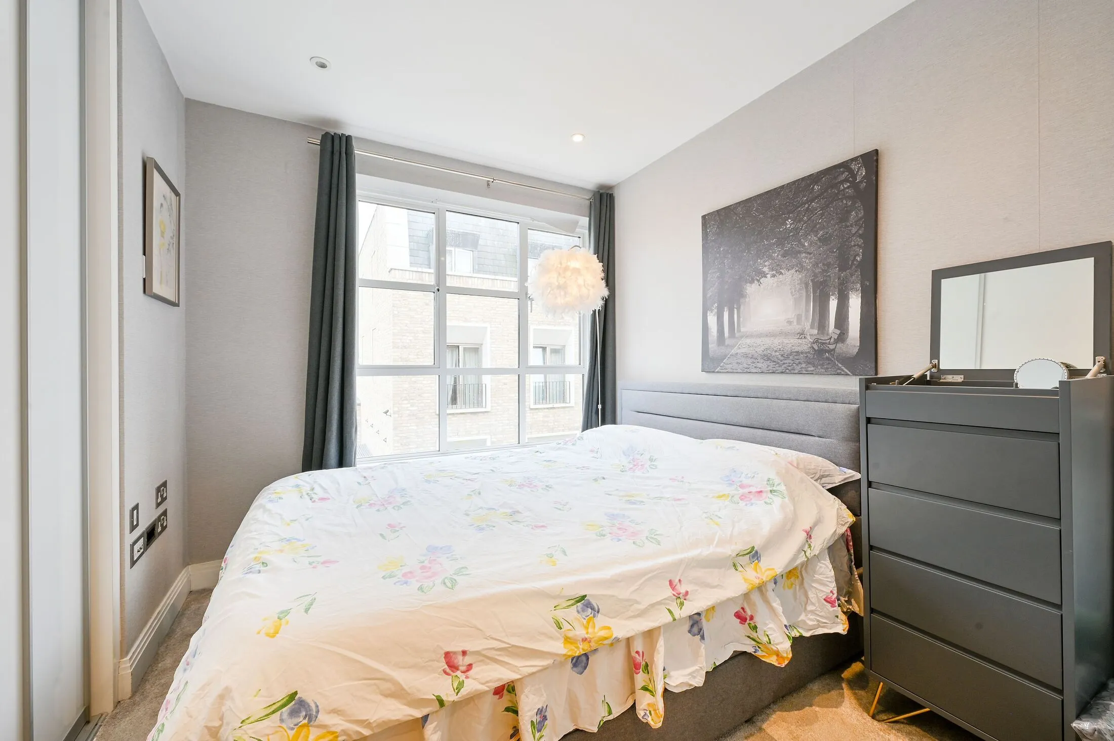 Flat Horticultural Place in Greater London