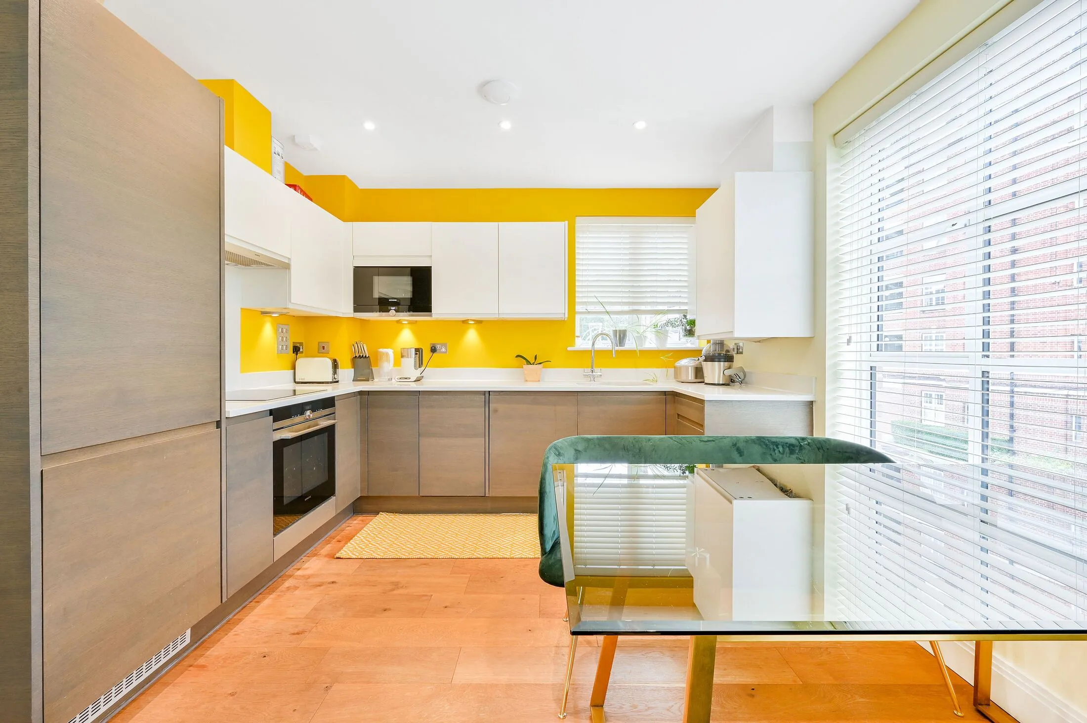 Flat Horticultural Place in Greater London