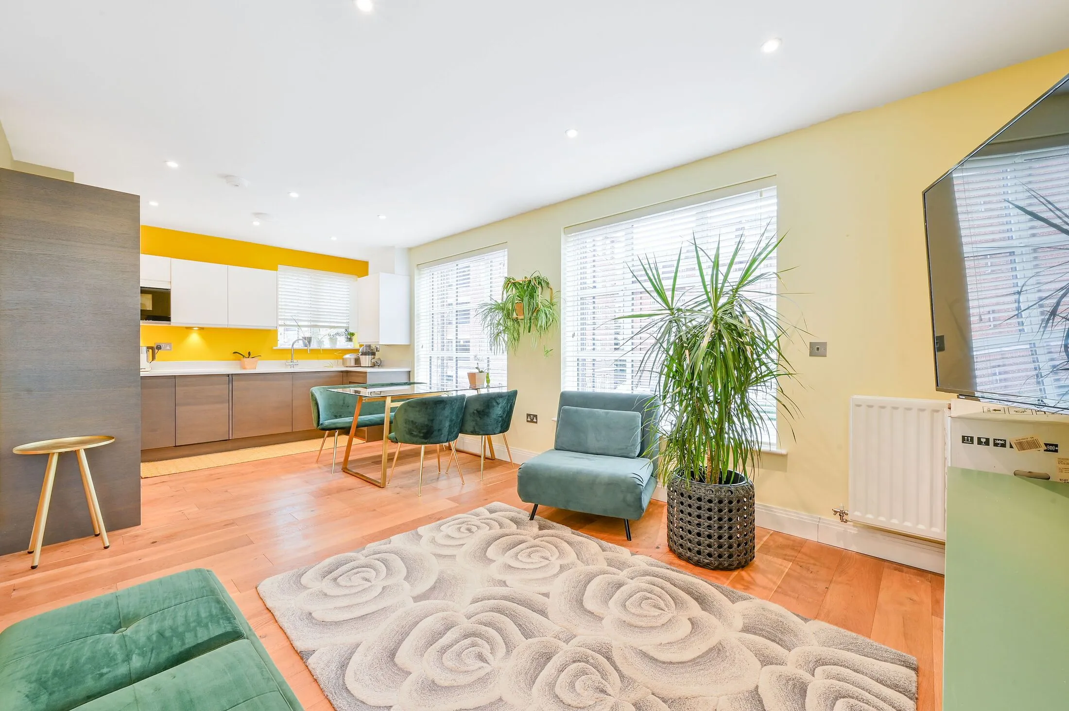Flat Horticultural Place in Greater London