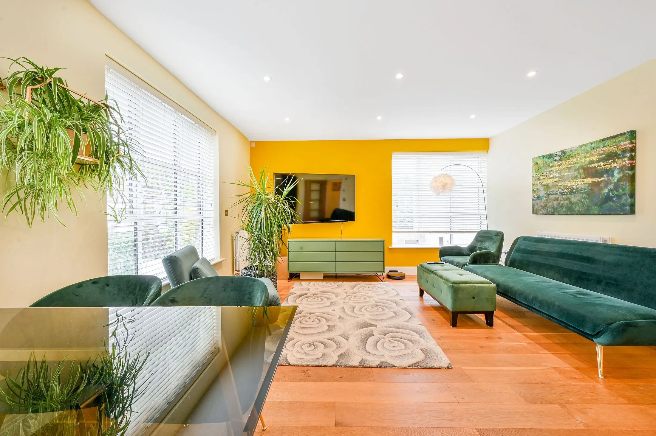 Flat Horticultural Place in Greater London