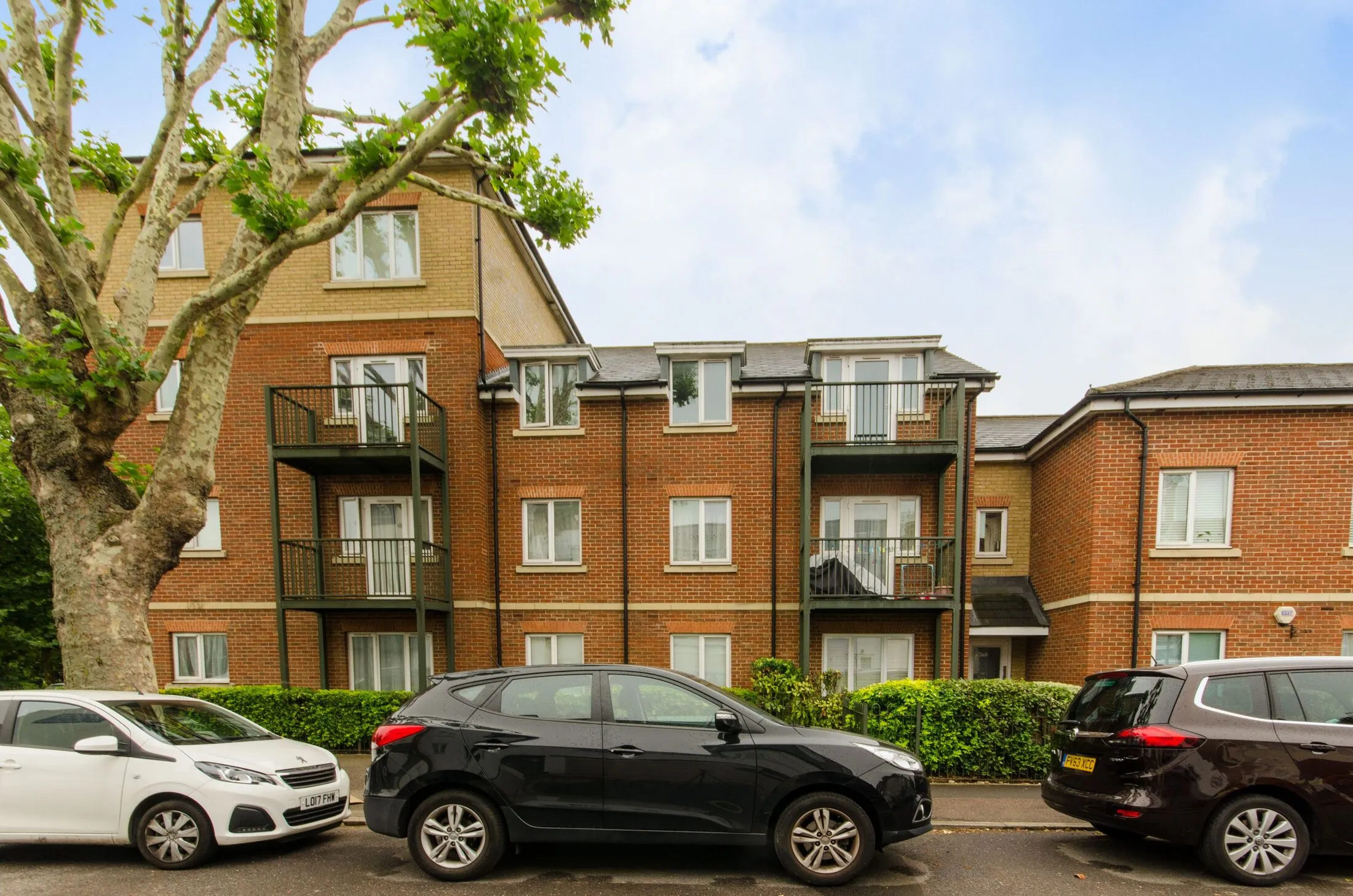 Flat Queen's Road in Greater London