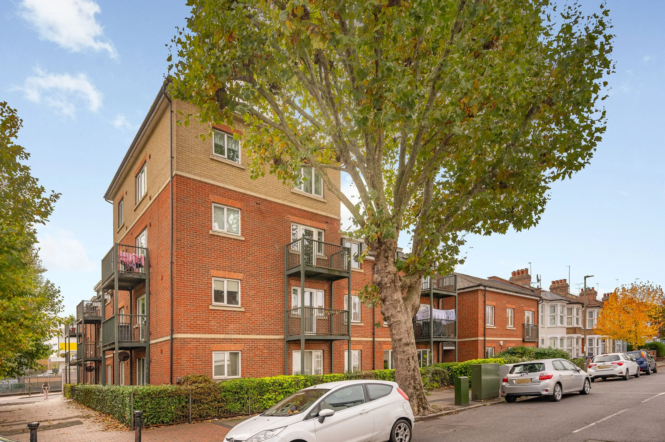 Flat Queen's Road in Greater London