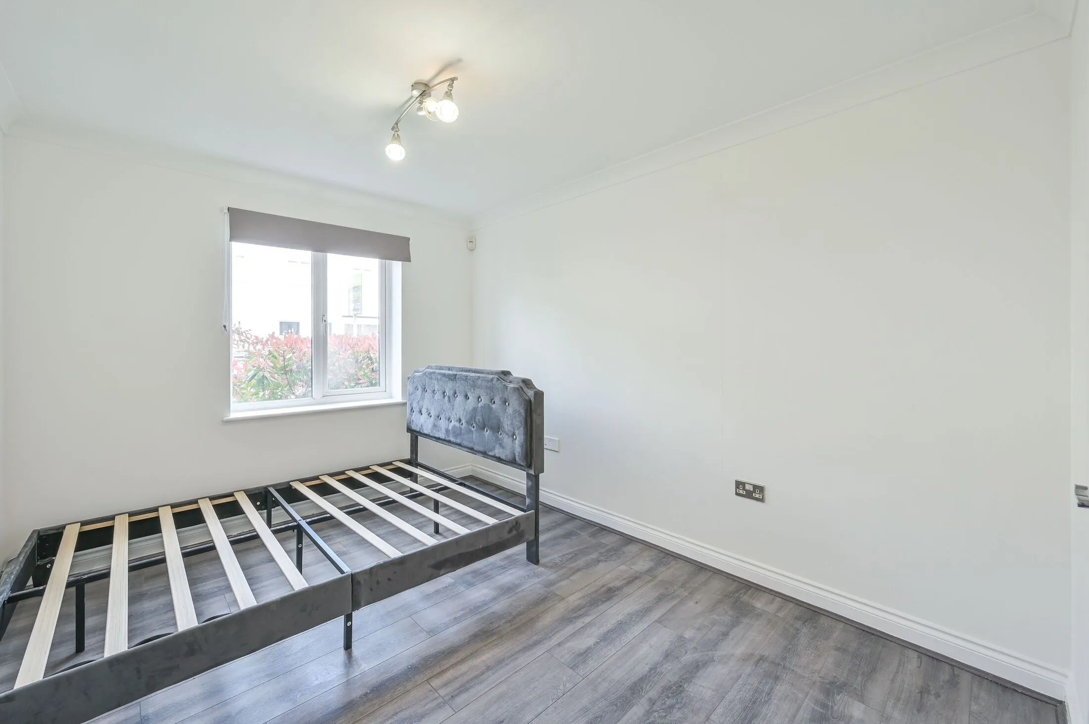 Flat Queen's Road in Greater London