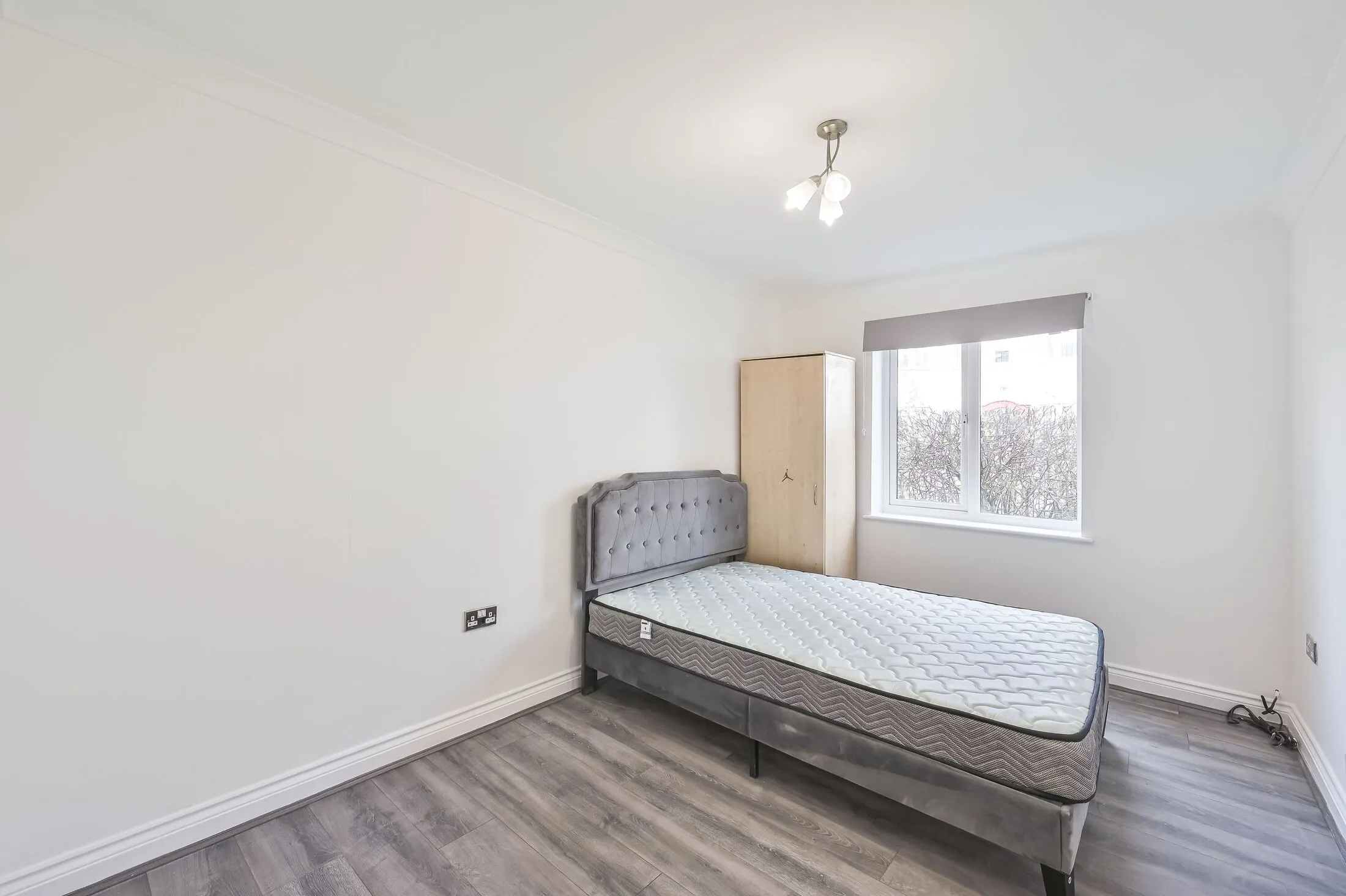 Flat Queen's Road in Greater London