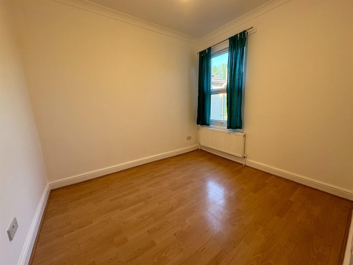 Flat Newport Road in Greater London