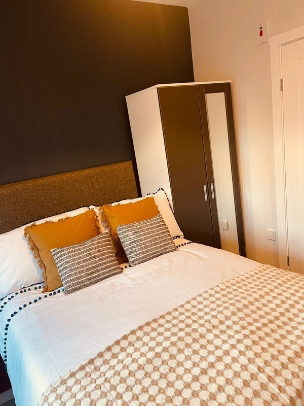 Room Lawford Road in Rugby