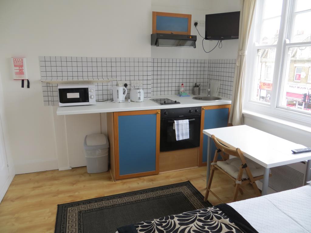 Room Fulham Palace Road in Greater London