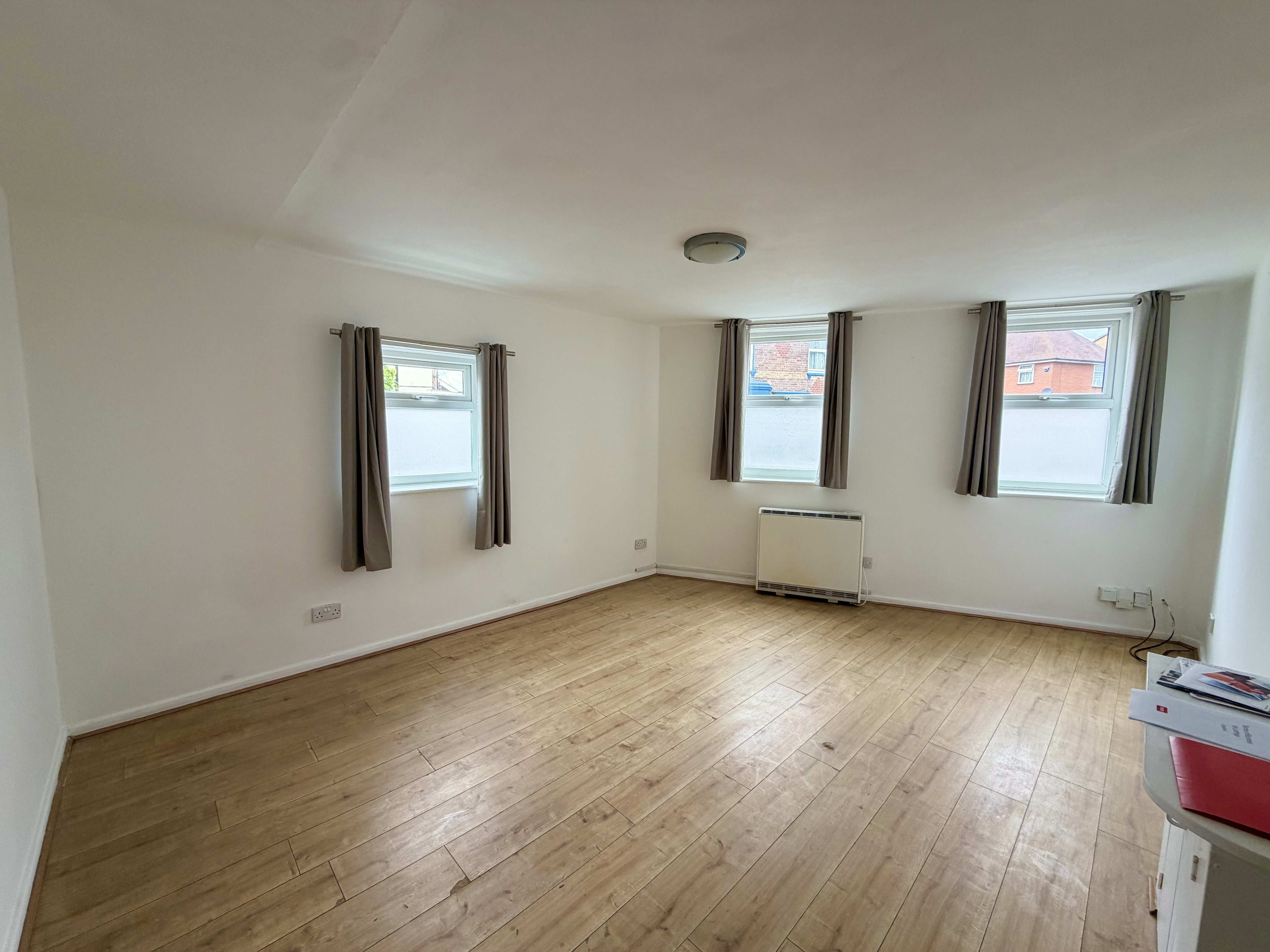 Flat Vandyke Road in Leighton Buzzard
