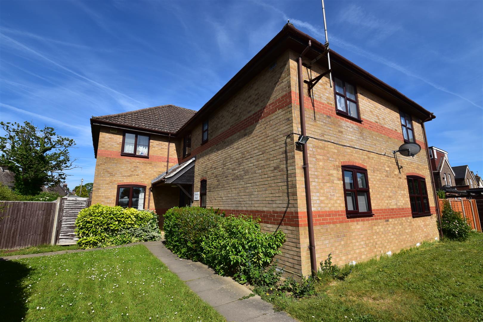 Flat Meath Green Lane in Reigate and Banstead