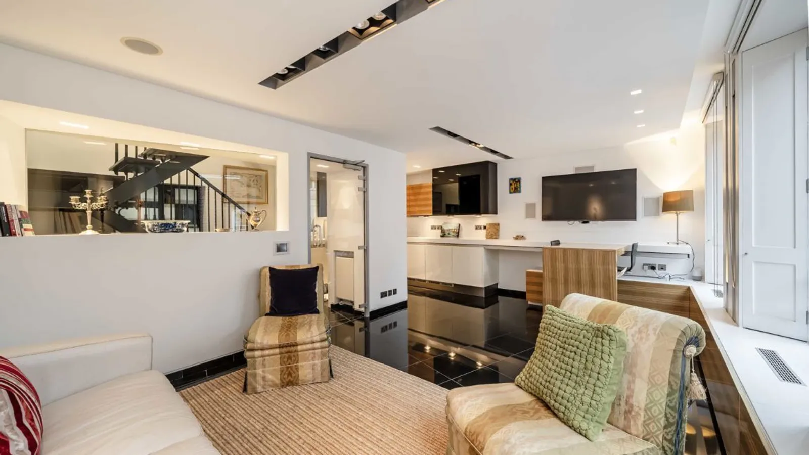House Catherine Wheel Yard in City of Westminster