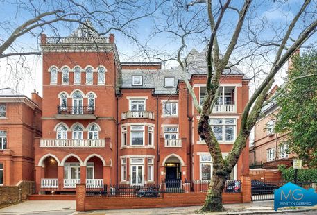 Flat Fitzjohn's Avenue in Greater London