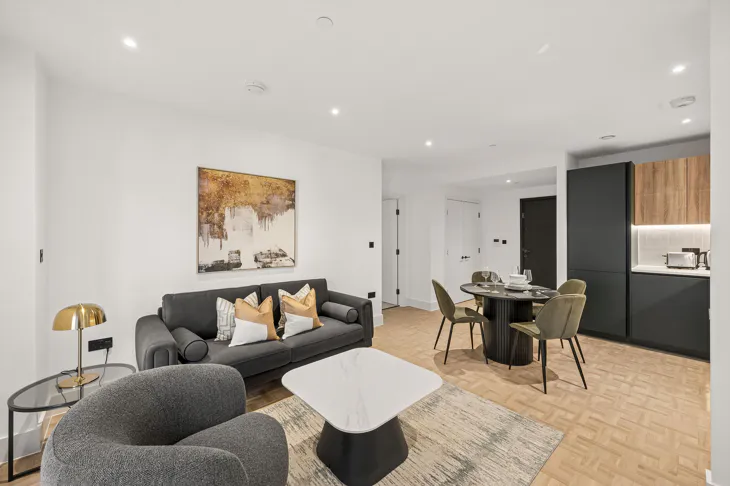 Flat Monarch Square in Greater London