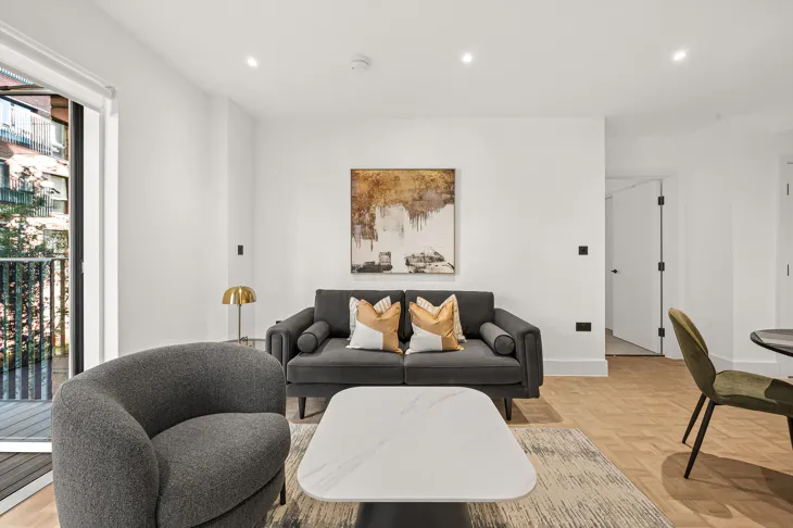 Flat Monarch Square in Greater London