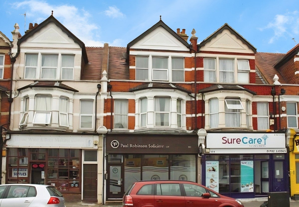 Flat Station Road in Southend-on-Sea