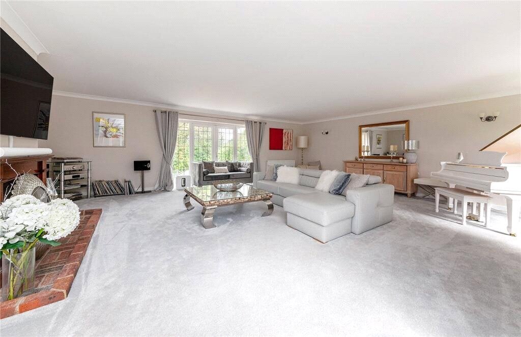 House Fairmile Park Road in Elmbridge