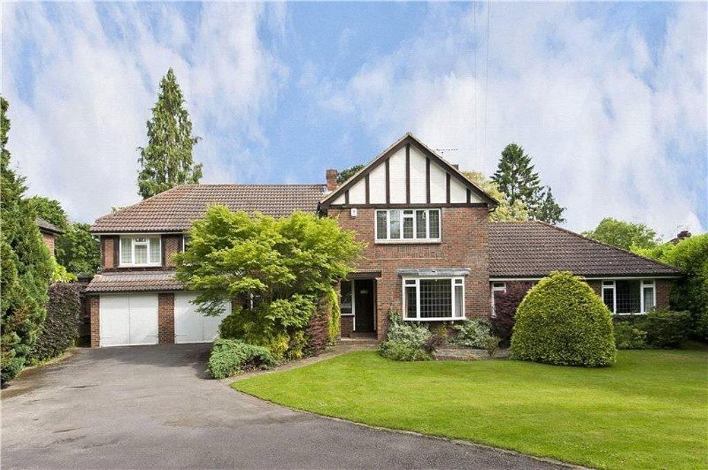House Fairmile Park Road in Elmbridge