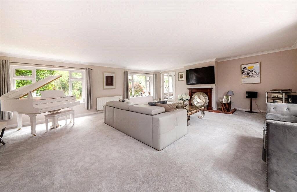 House Fairmile Park Road in Elmbridge