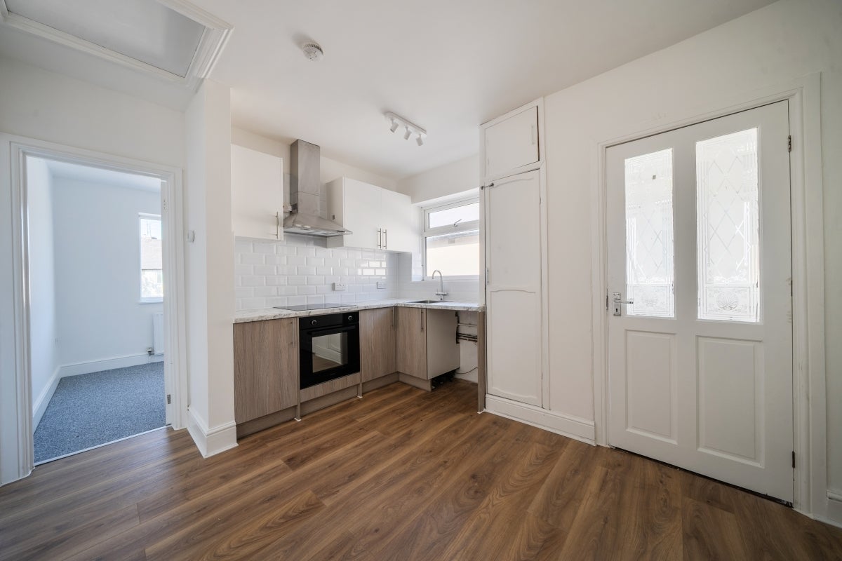 Flat Melmore Gardens in Cotswold District