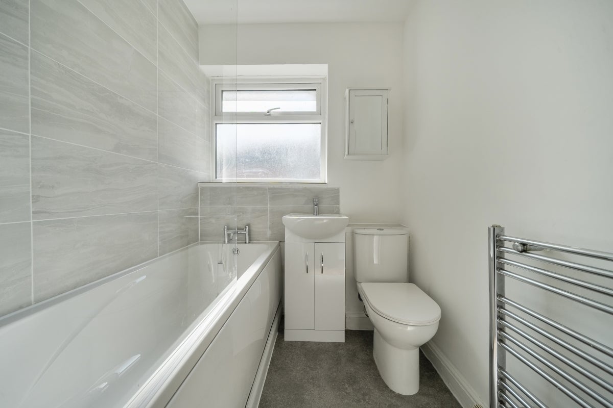 Flat Melmore Gardens in Cotswold District