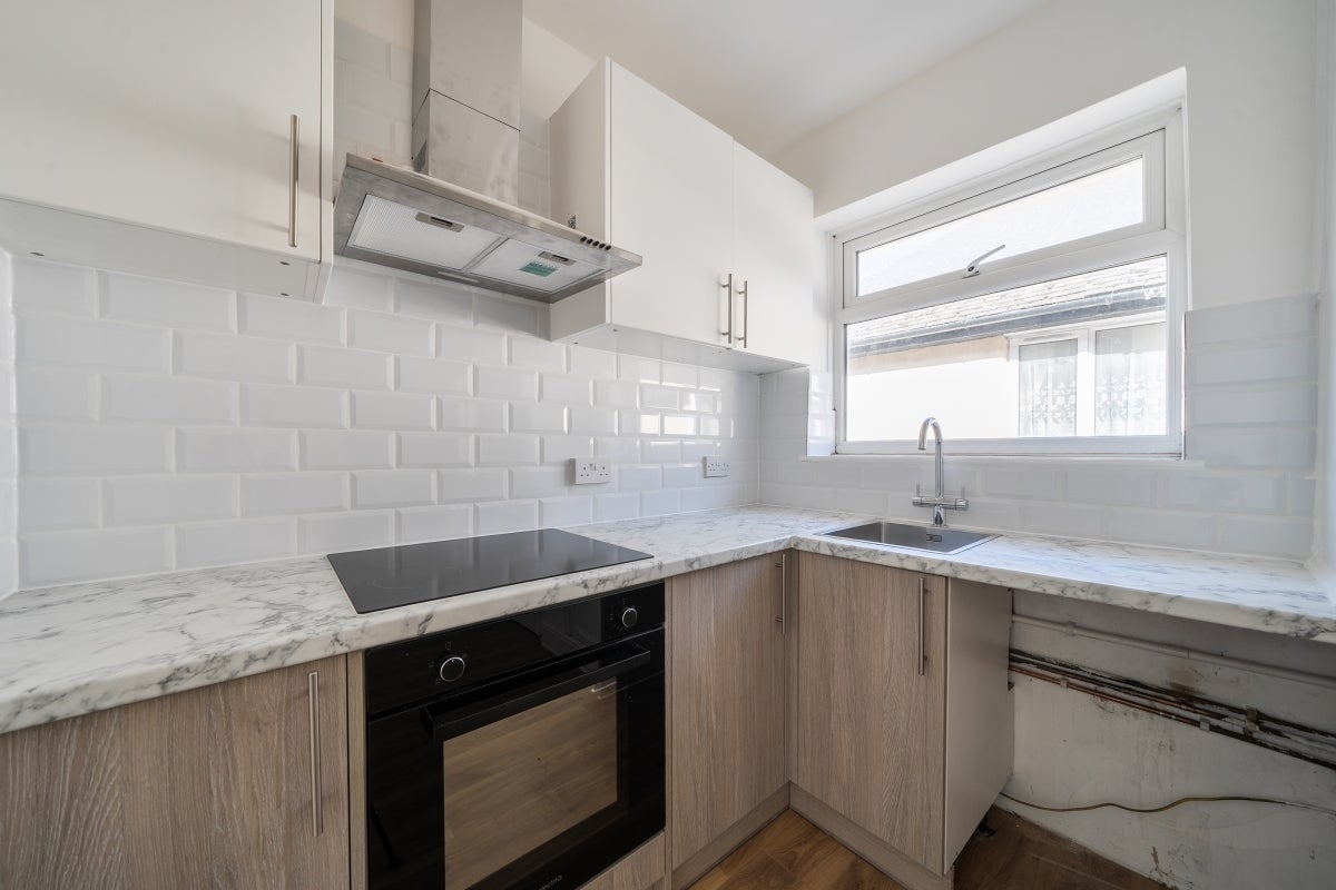 Flat Melmore Gardens in Cotswold District