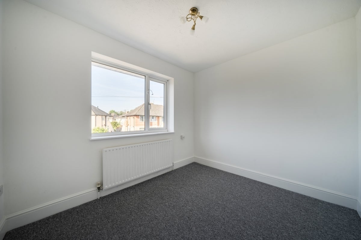 Flat Melmore Gardens in Cotswold District