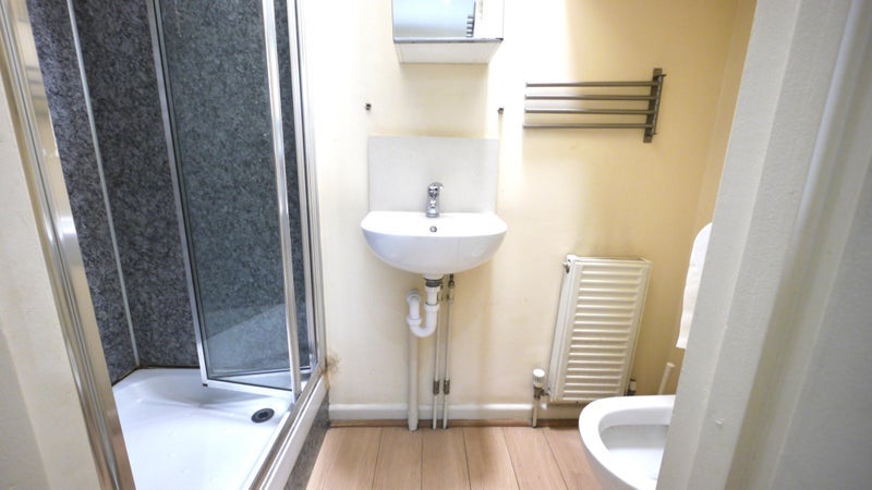 Flat Brondesbury Park in Greater London