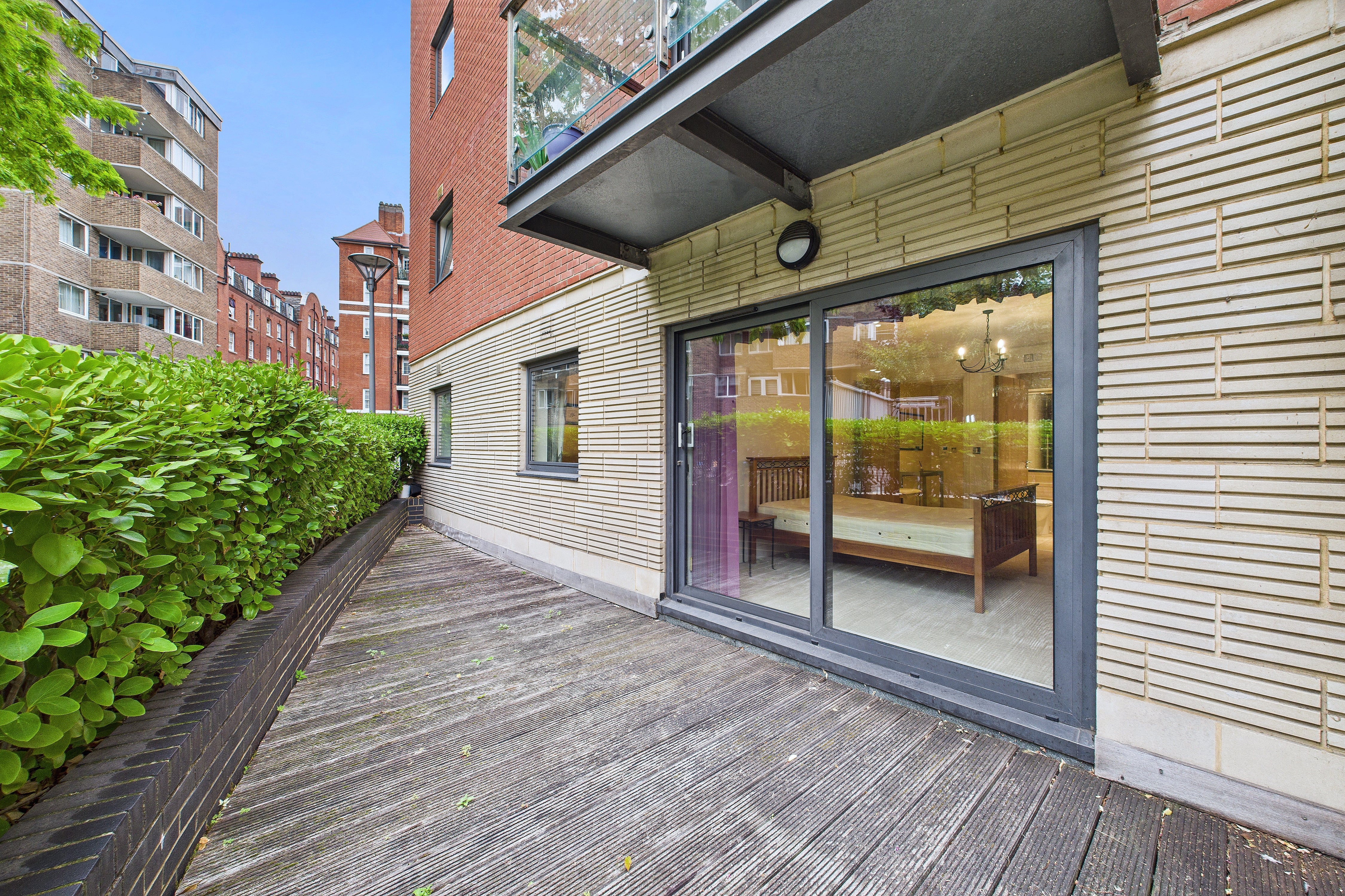 Flat Montaigne Close in City of Westminster