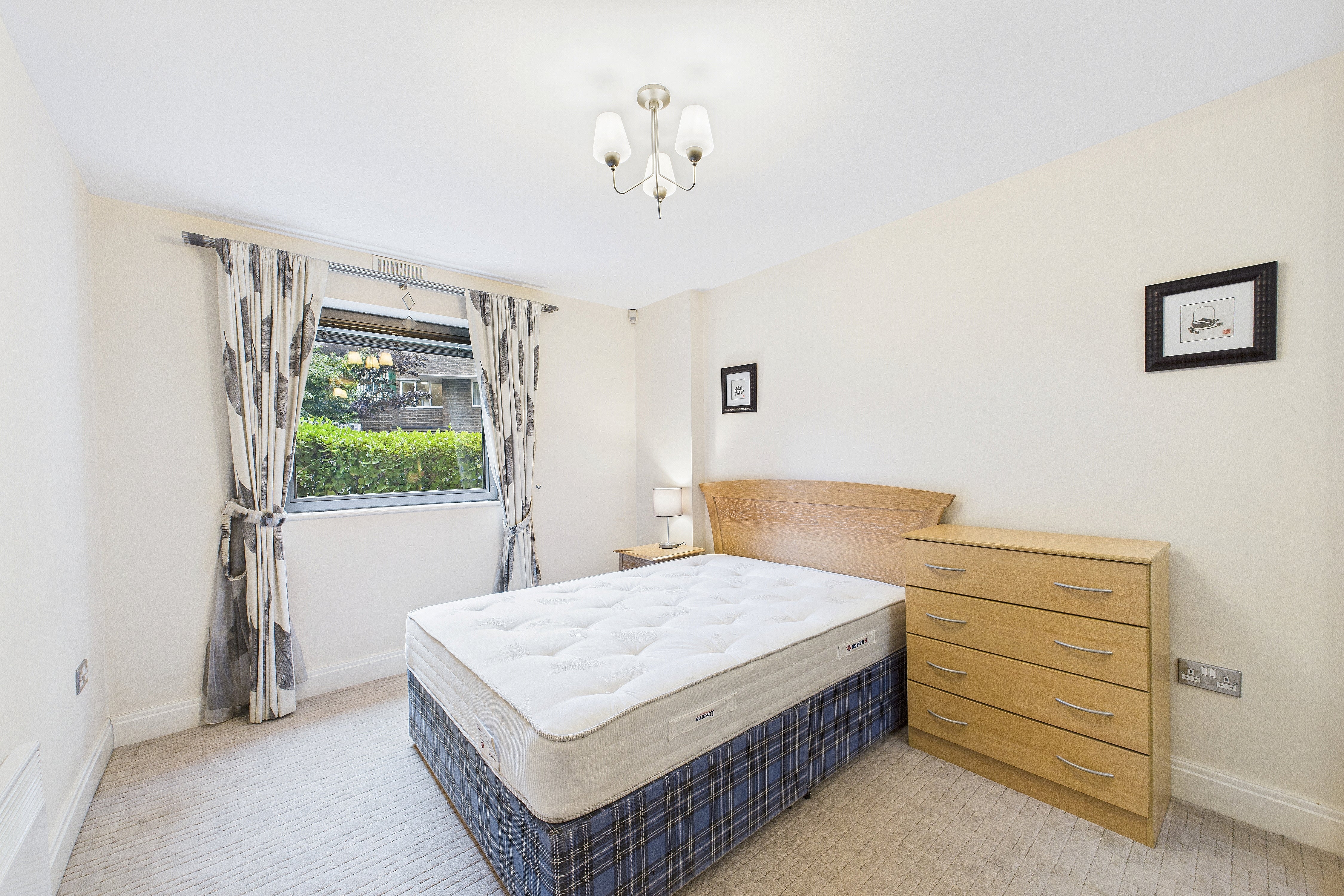 Flat Montaigne Close in City of Westminster