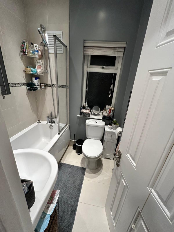 Room Horley Road in Greater London