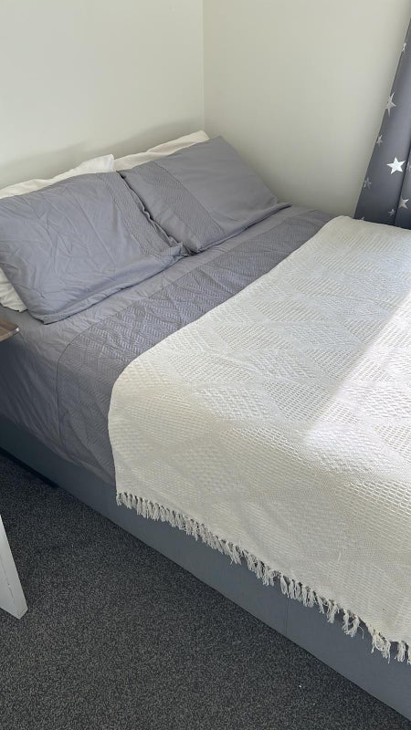 Room Horley Road in Greater London