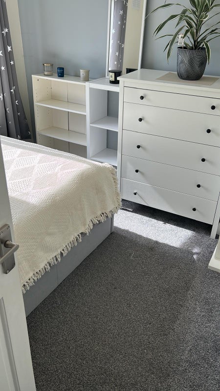 Room Horley Road in Greater London
