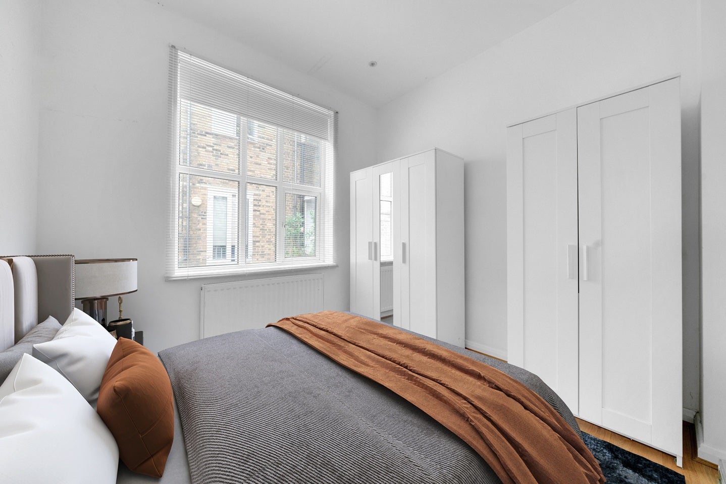 Flat Commercial Road in Greater London