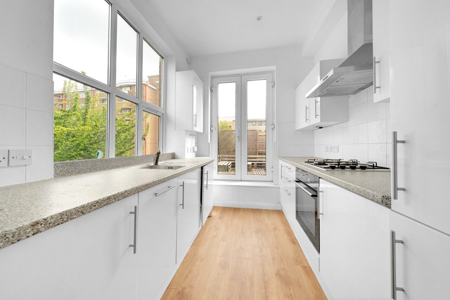 Flat Commercial Road in Greater London