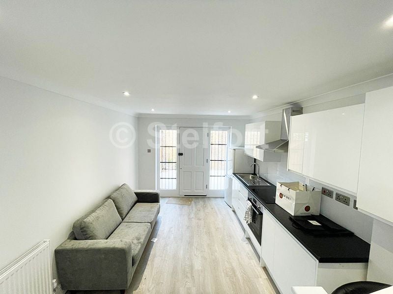 Flat Corbyn Street in Greater London