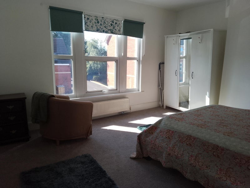 Room Whitehall Road in Bristol