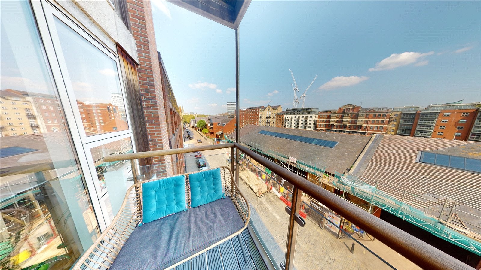Flat Queen Square in Bristol