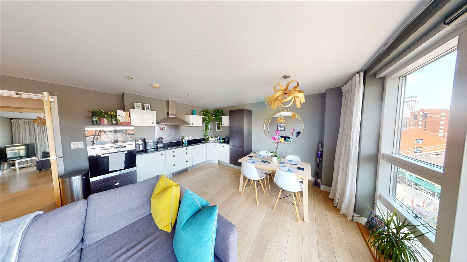 Flat Queen Square in Bristol