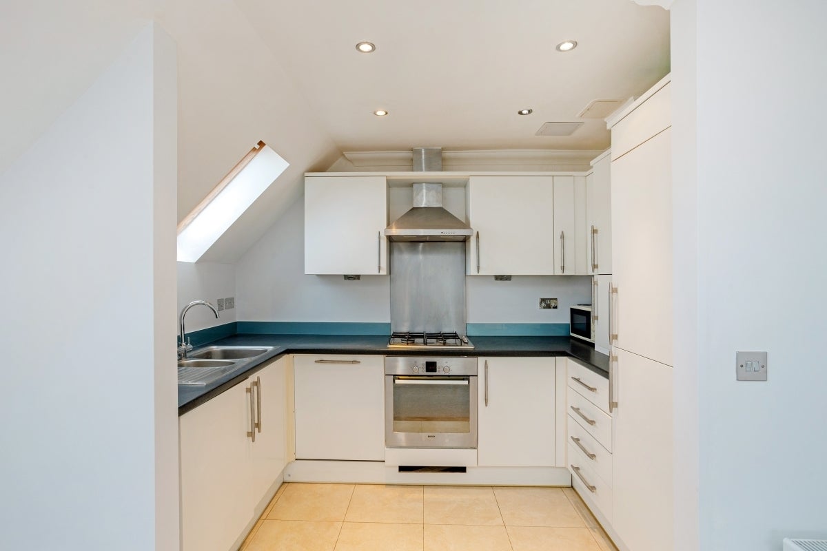 Flat Finchampstead Road in Wokingham