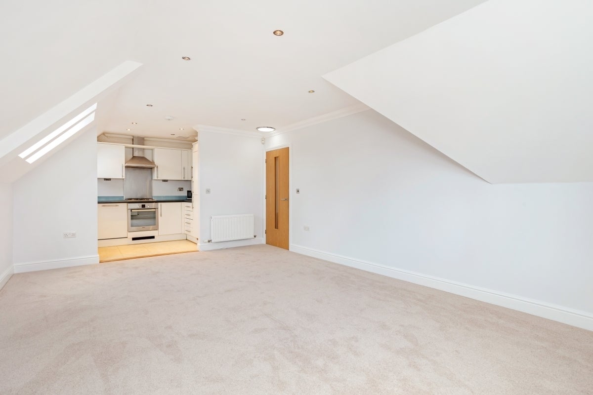 Flat Finchampstead Road in Wokingham