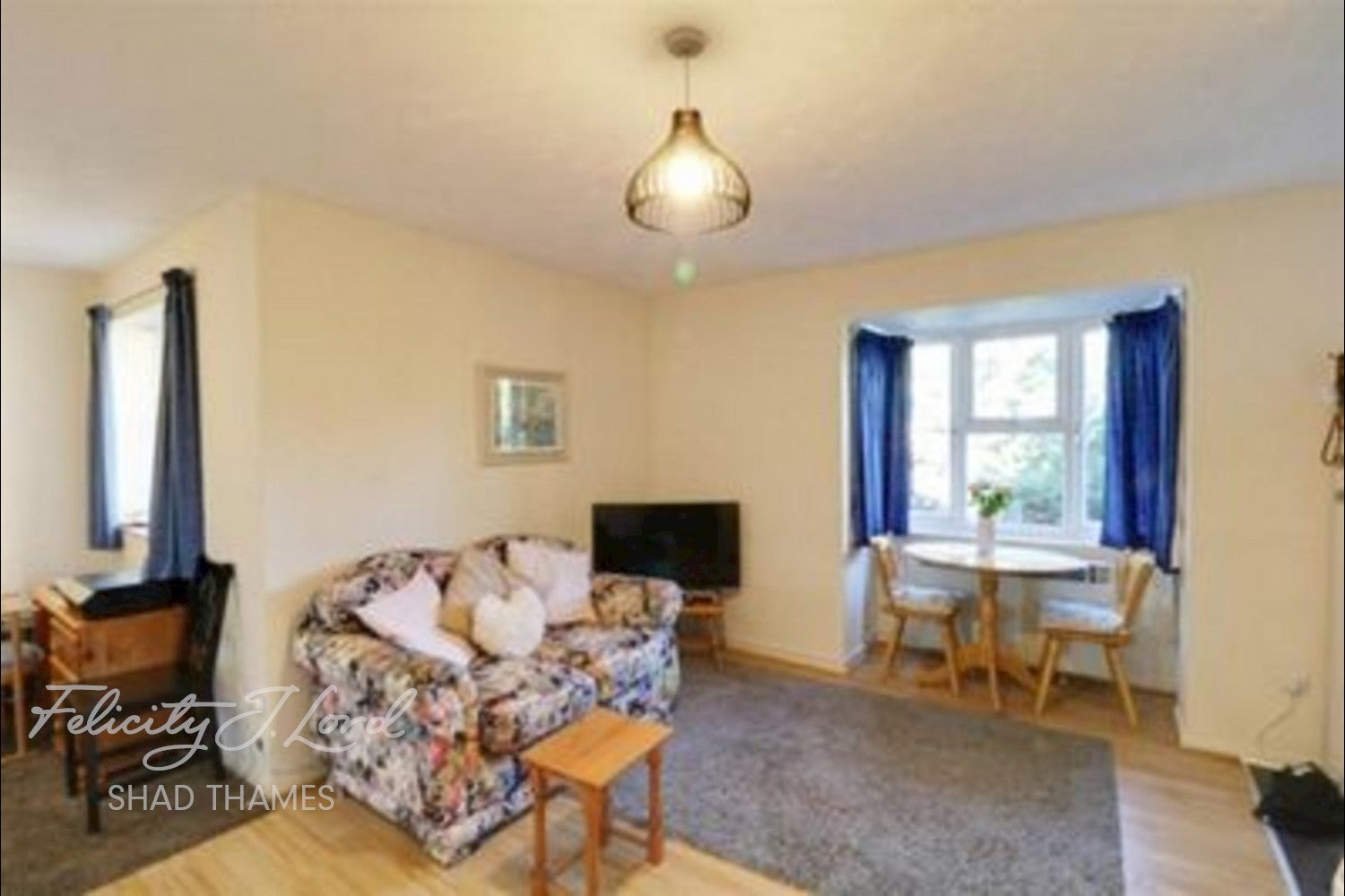 Flat Stubbs Drive in Greater London