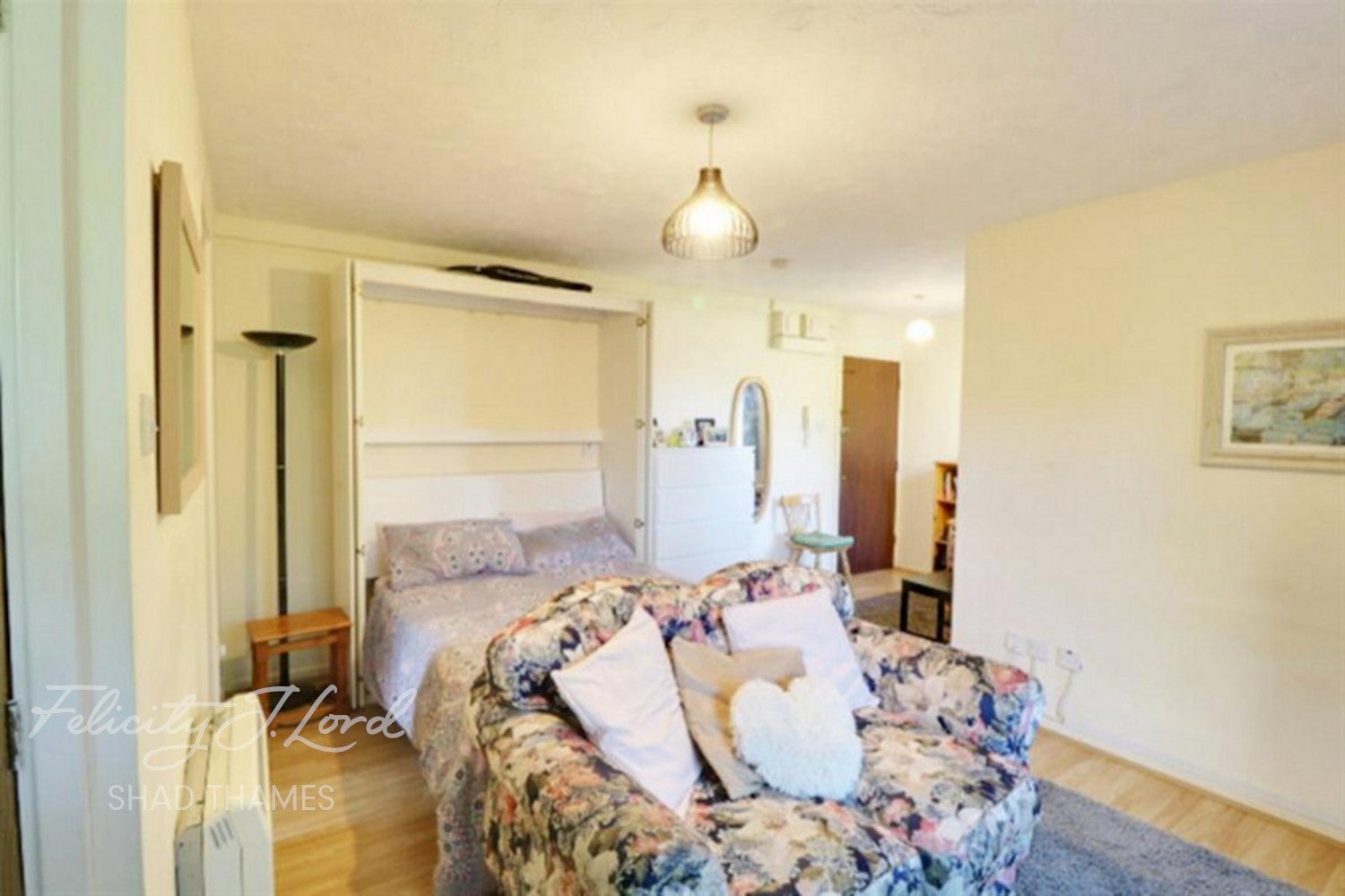 Flat Stubbs Drive in Greater London