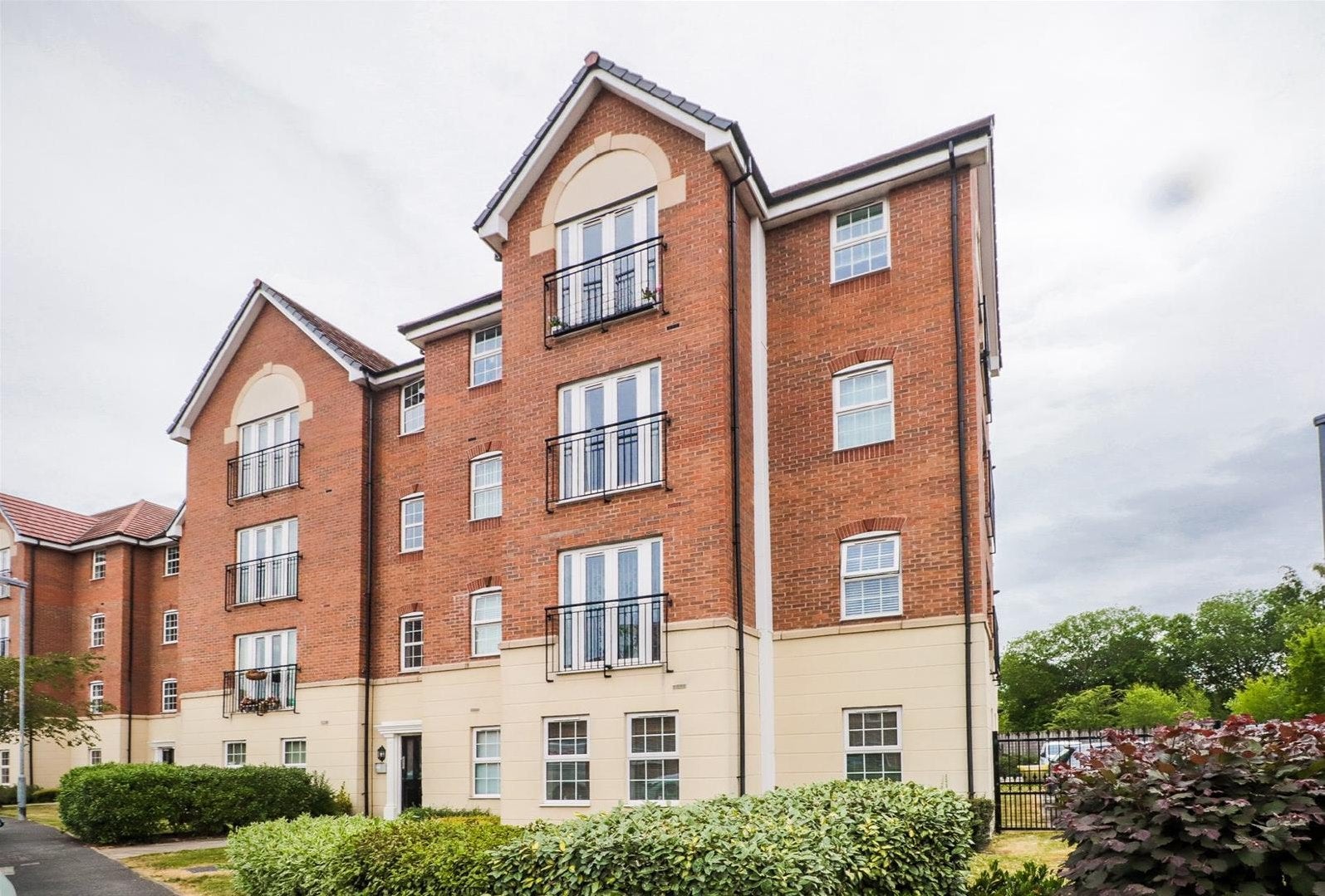 Flat Priory Chase in Wakefield