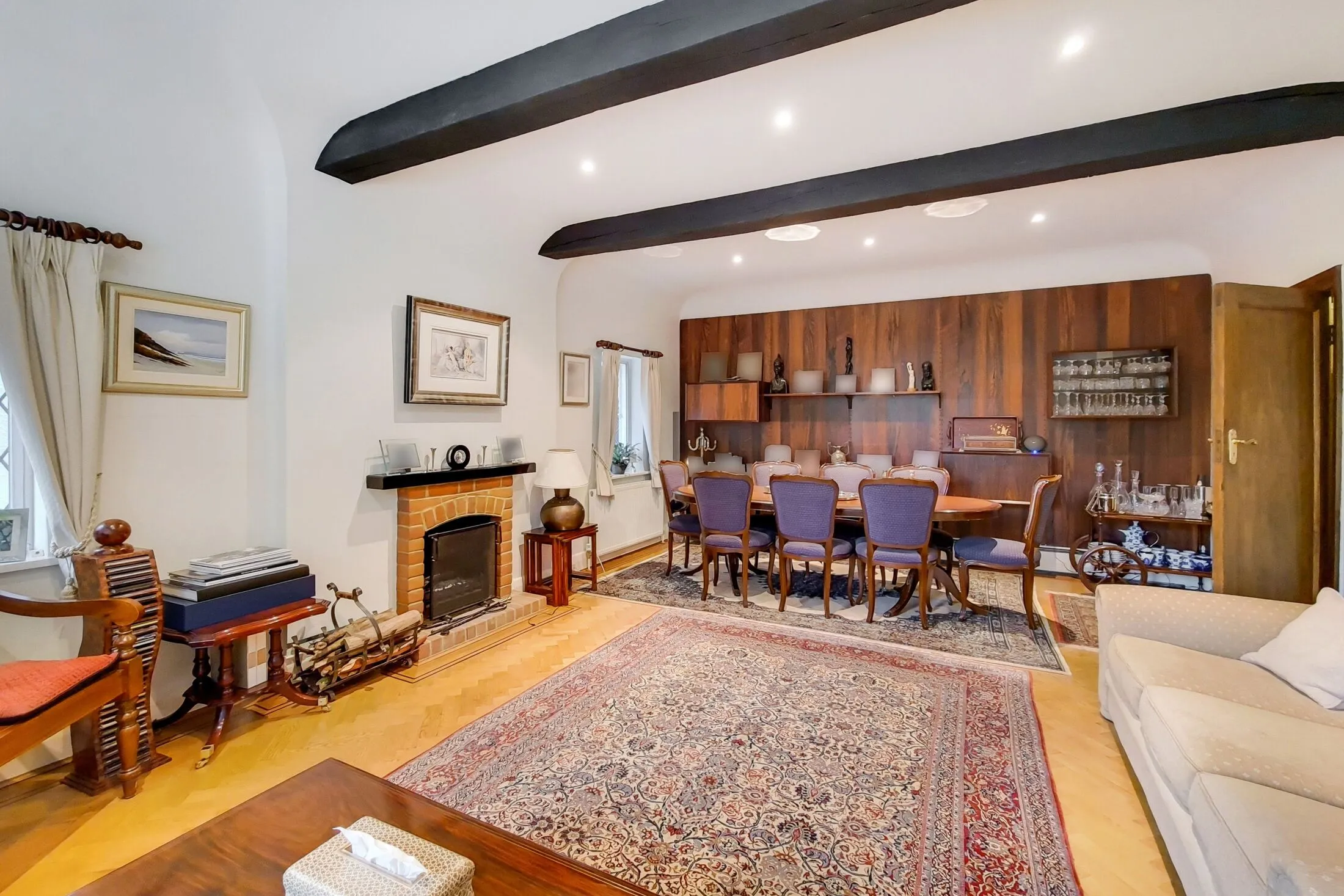 House Canons Drive in Greater London