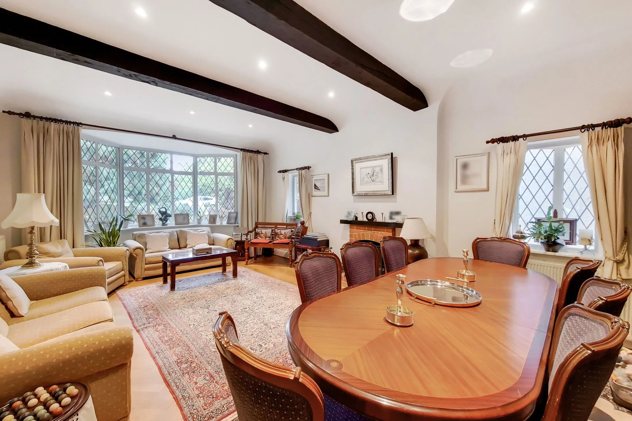 House Canons Drive in Greater London